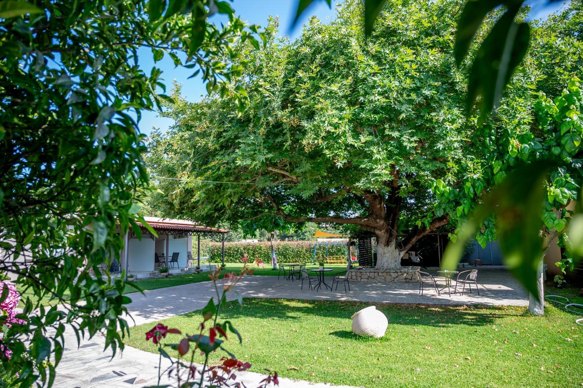 Paradisos Apartment *